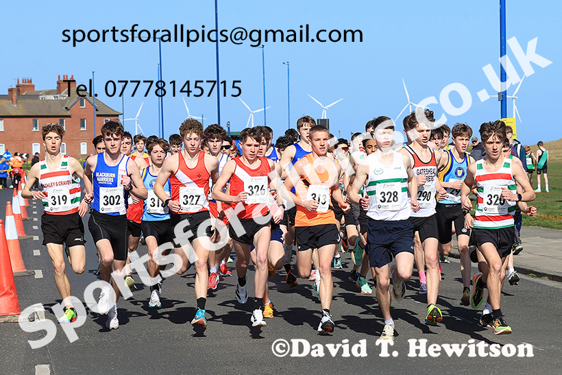 Mens under-17s 5k, 2025 Northern 12 and 6 Stage Road Relays and Junior 5k, Redcar. Photo: David T. Hewitson/Sports for All Pics